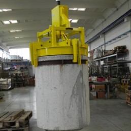 Lifting Clamp for automatic handling of drums, radioactive waste area